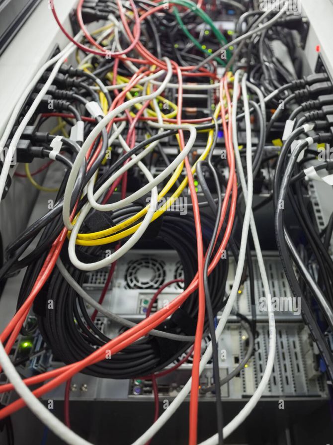 interior-of-server-with-wires-DTX3W9